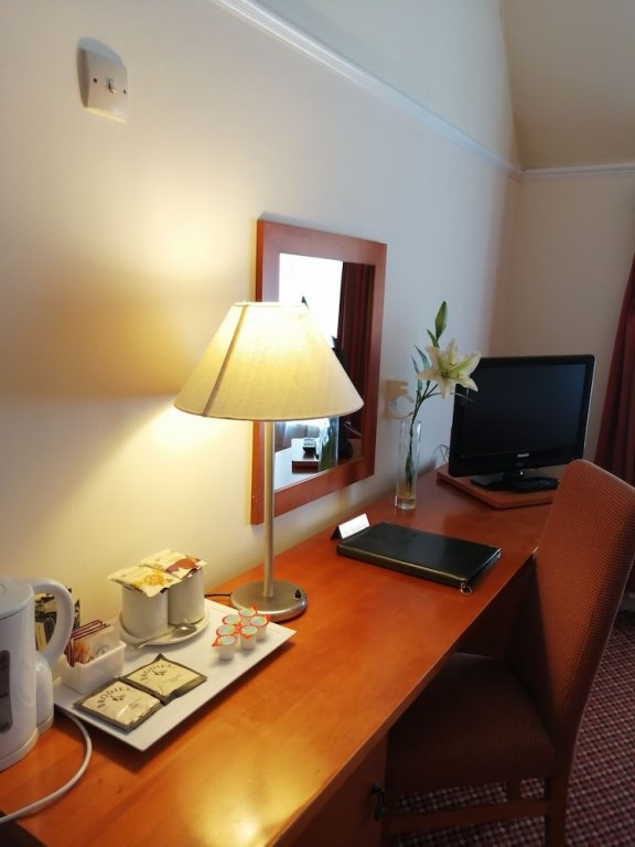 Фото Tudor Lodge Hotel