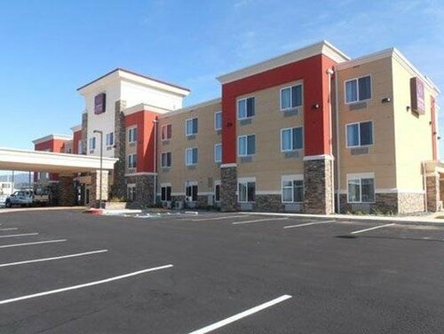 Гостиница Comfort Suites Redding - Shasta Lake в Реддинге