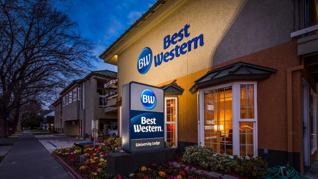 Фото Best Western Plus Palm Court Hotel
