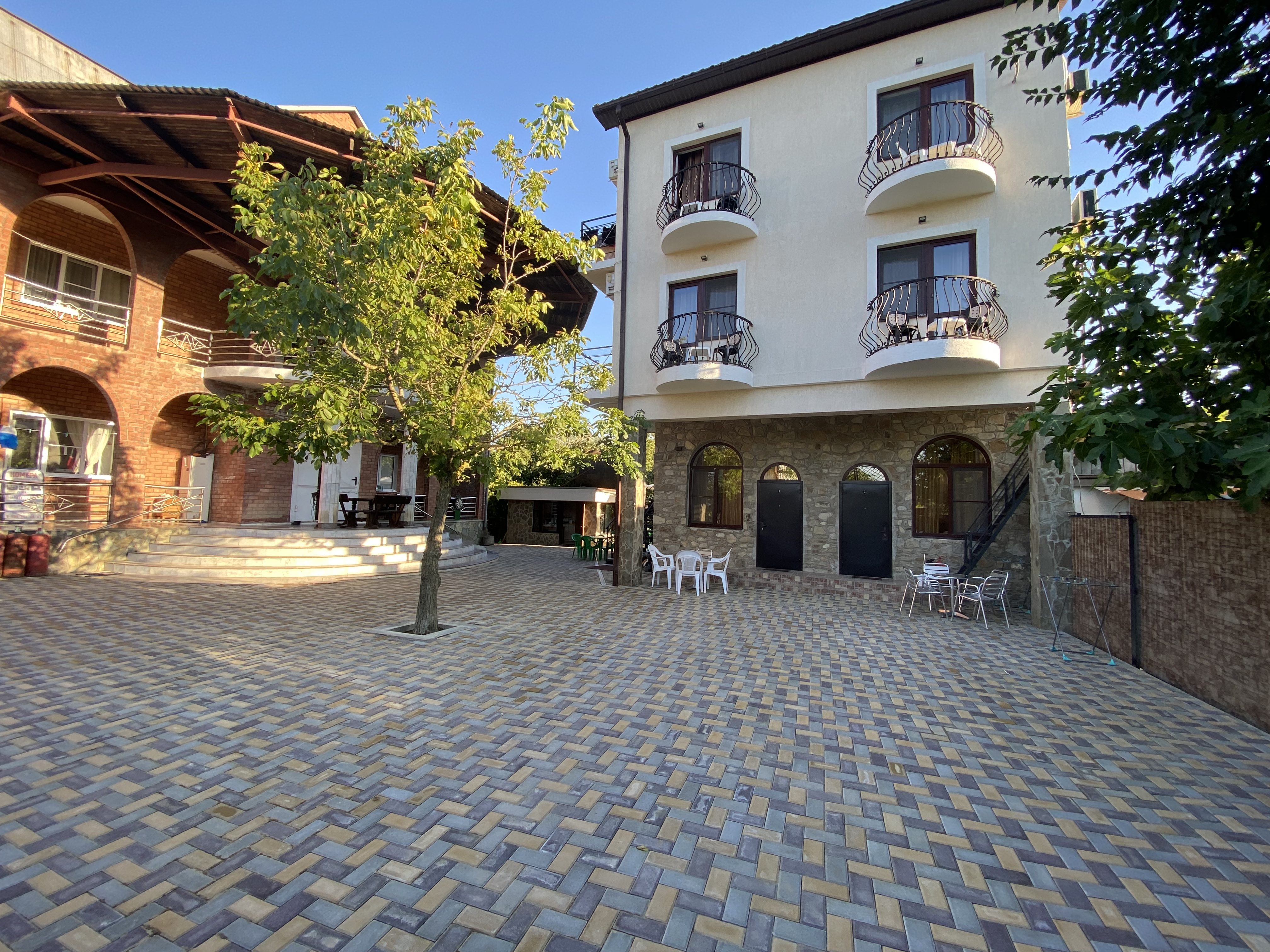 Фото отеля 2