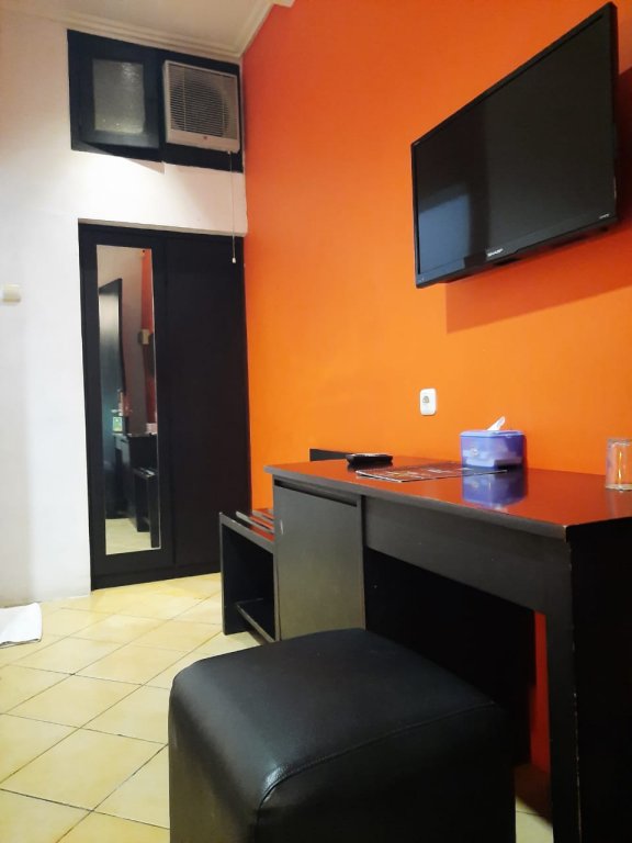 Фото Lotus Garden Hotel