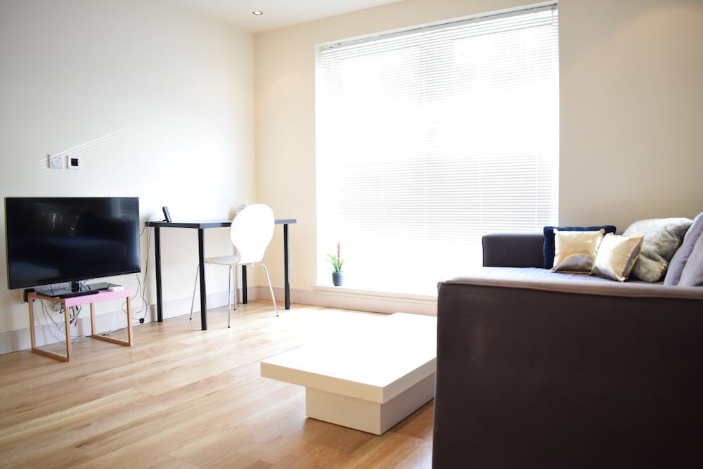 Фото Modern and Stylish 2 Bedroom Flat With a Stunning View