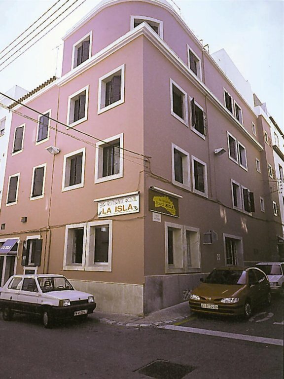 Гостиница Hostal La Isla в Маоне