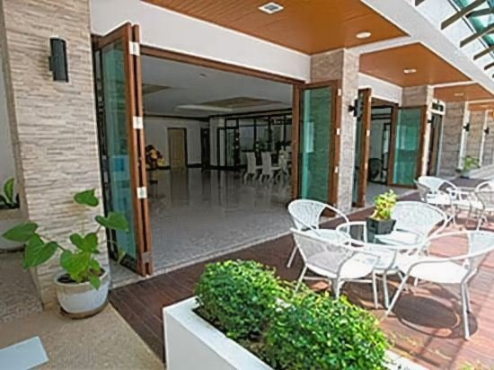 Фото The Capital Hotel