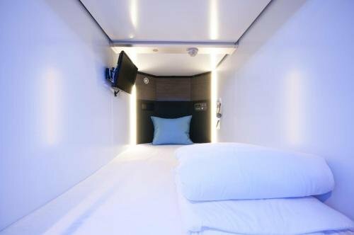 Гостиница Capsule Plus Yokohama в Йокогаме