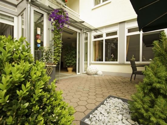 Фото отеля 2