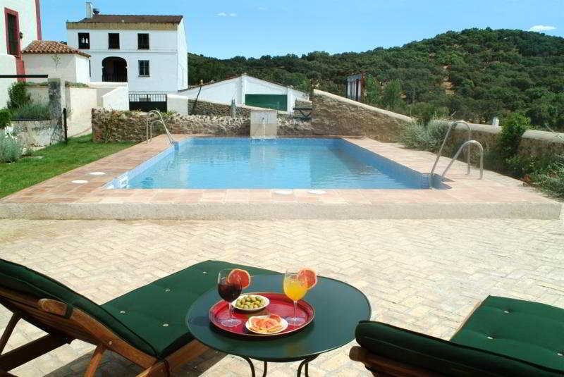 Фото Hotel Posada de Valdezufre