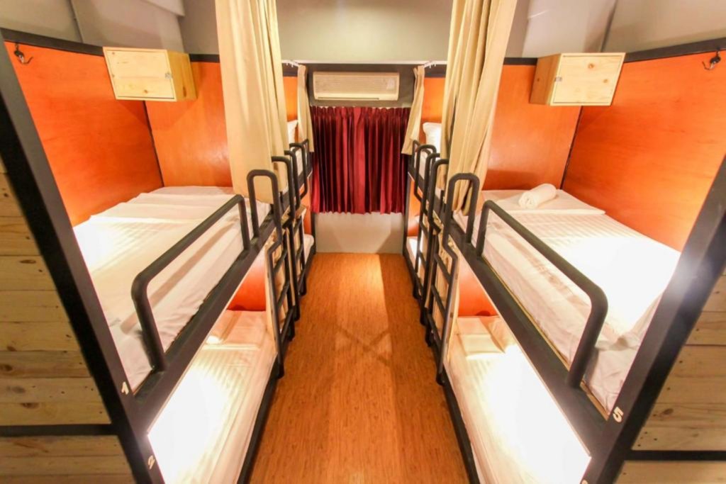 Фото Thonglor Travellers Hostel & Cafe