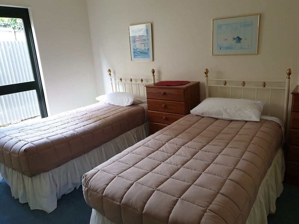 Фото Akaroa Village Inn