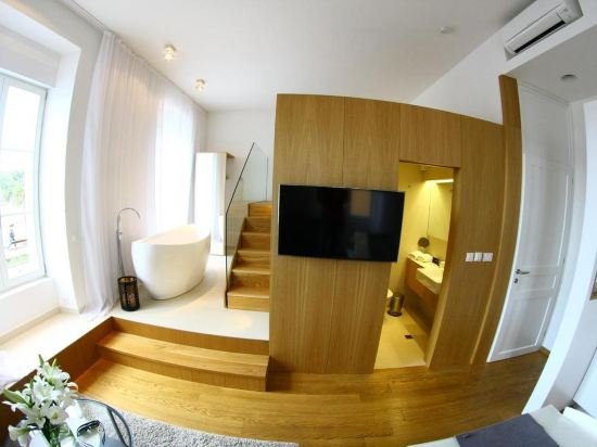 Фото The Bridge Luxury Apartments