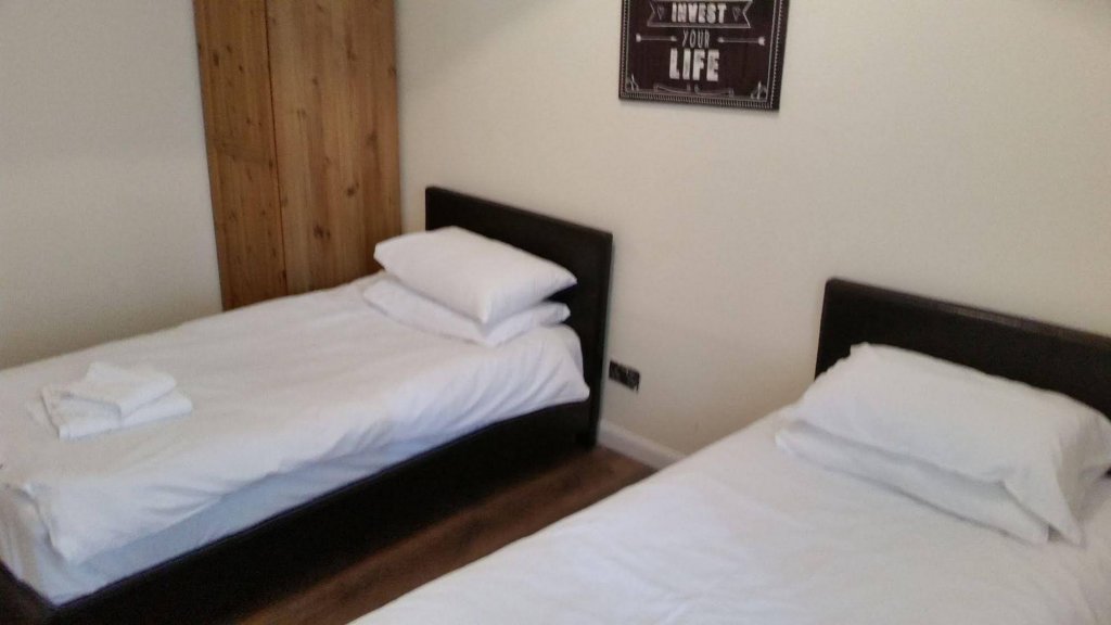 Фото Glasgow Hampden Garden Apartment