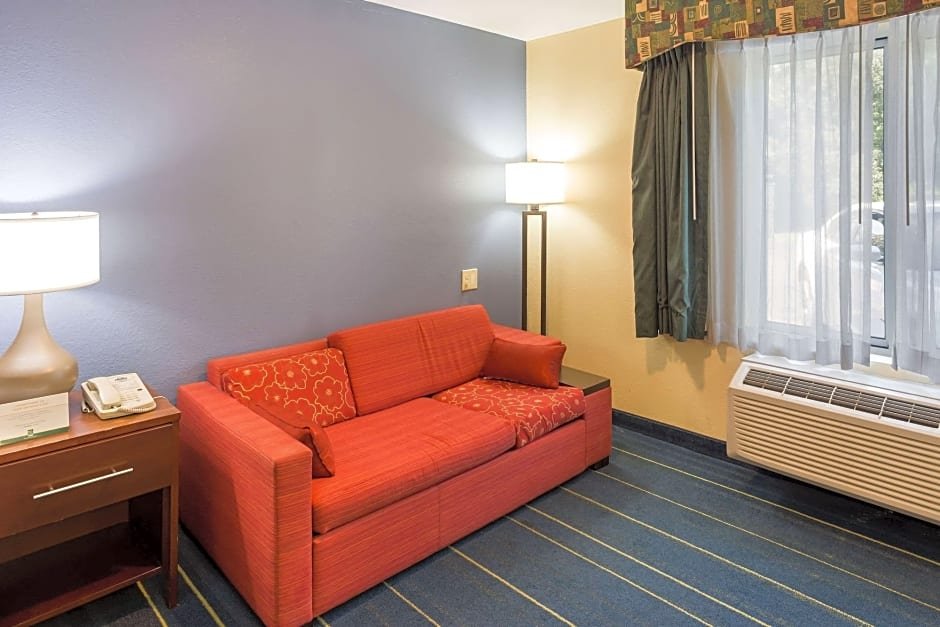 Фото Days Inn by Wyndham Lebanon/Hanover