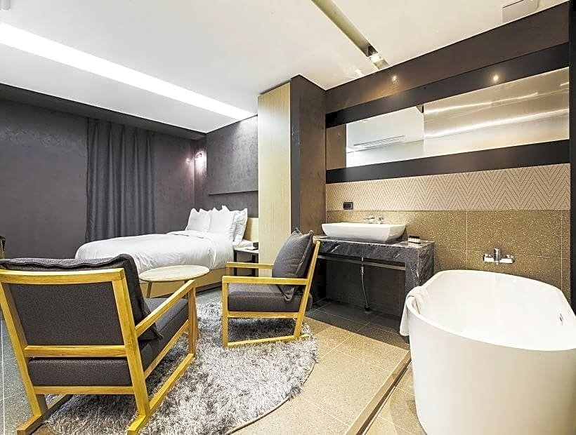 Фото Richwell Hotel