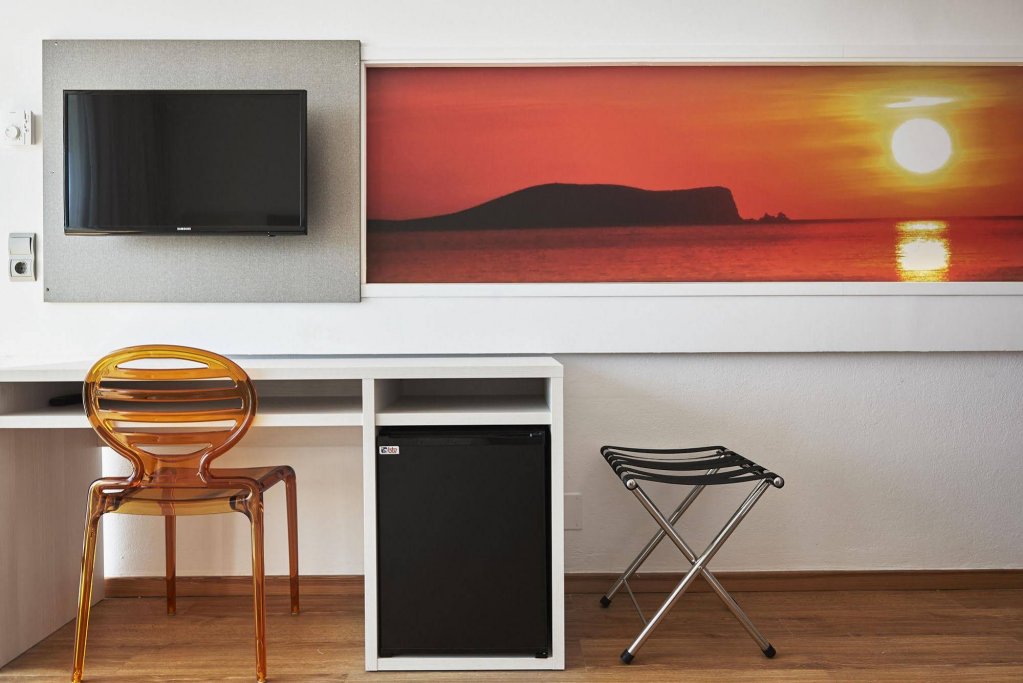 Фото Hotel Abrat