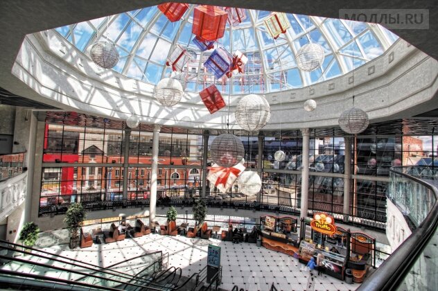 Greenwich Mall Modern Glass