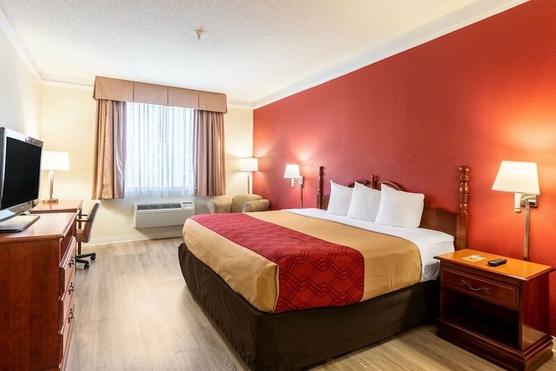 Гостиница Econo Lodge Inn & Suites