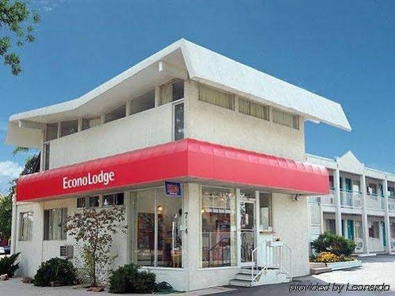 Фото Econo Lodge Downtown