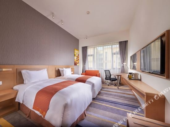 Фото Holiday Inn Express Chengdu Huanhuaxi, an Ihg Hotel