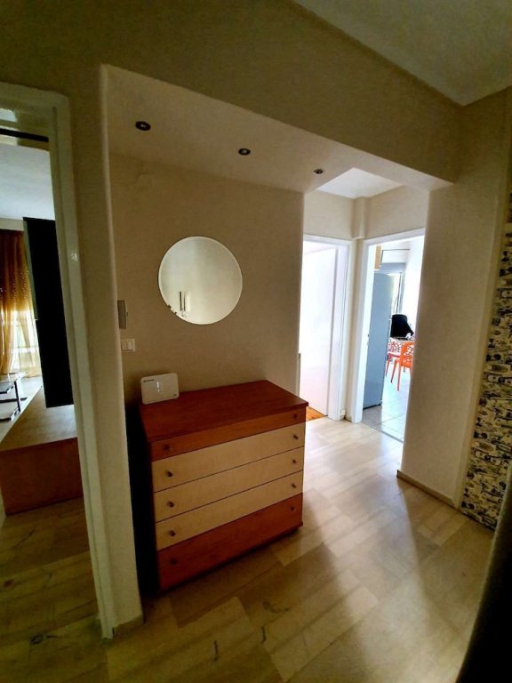 Фото White and Wood Nilie Hospitality Mgmt