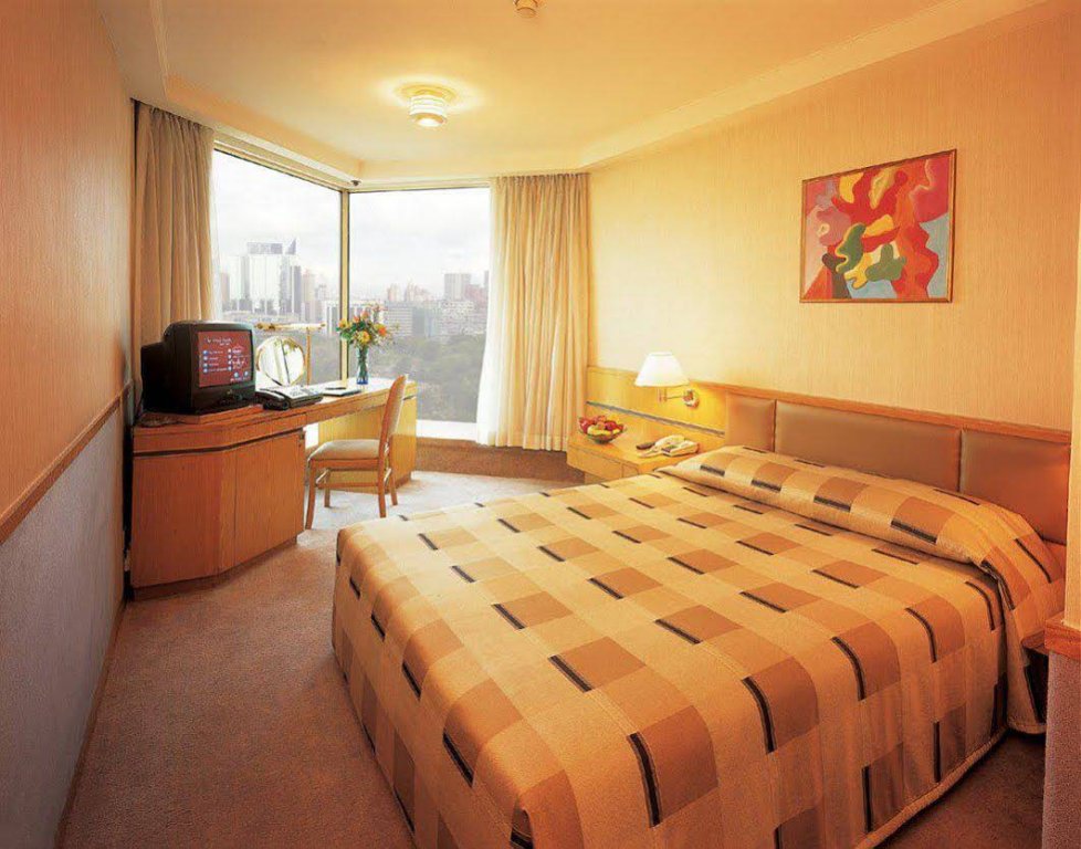 Фото The Royal Pacific Hotel and Towers