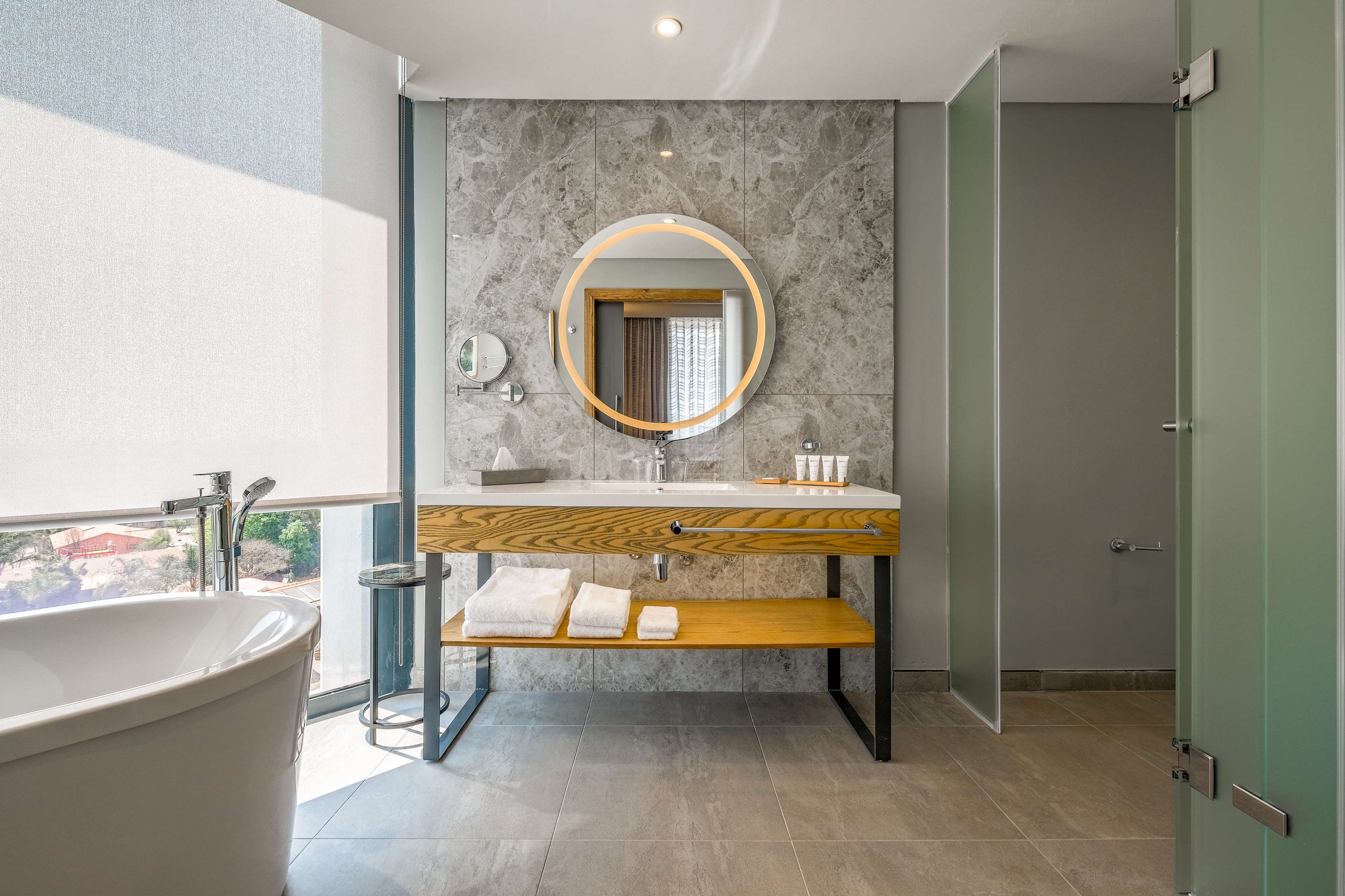 Фото Radisson Hotel & Convention Centre, Johannesburg, O.R. Tambo Airport