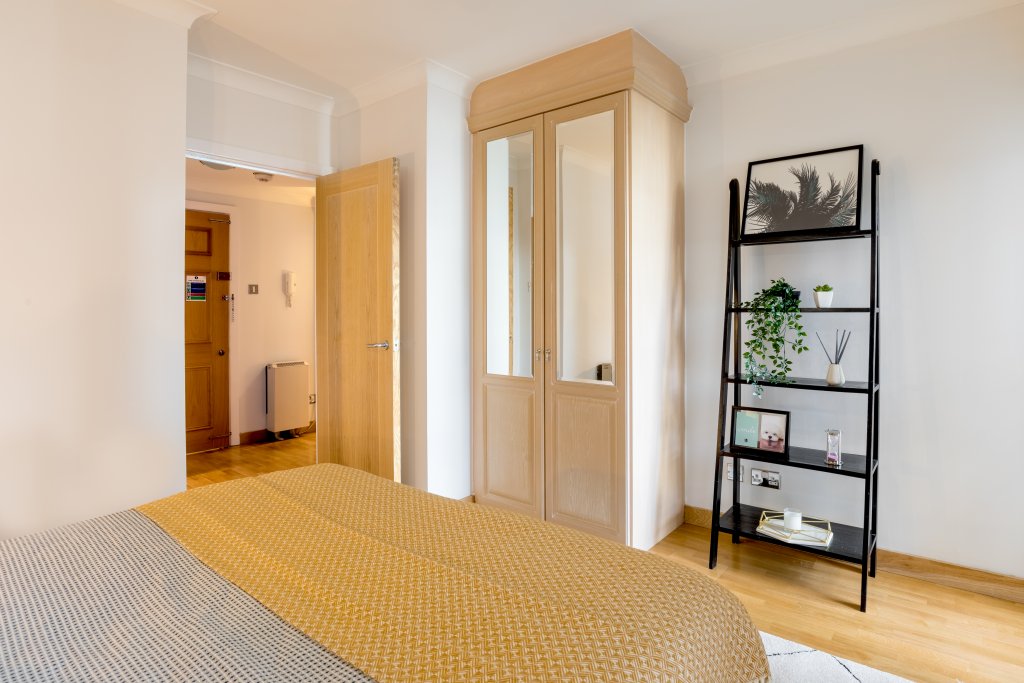 Фото 1 Bed Serviced Apartment near Blackfriars