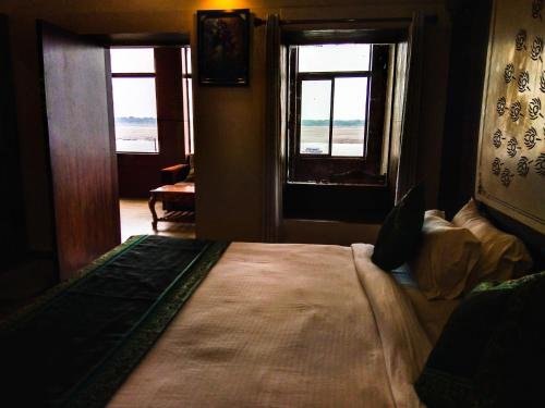 Фото Dwivedi Hotels Sri Omkar Palace