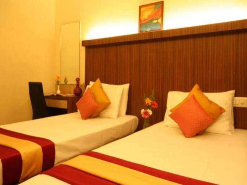 Фото Hotel Ratna Palace Residency