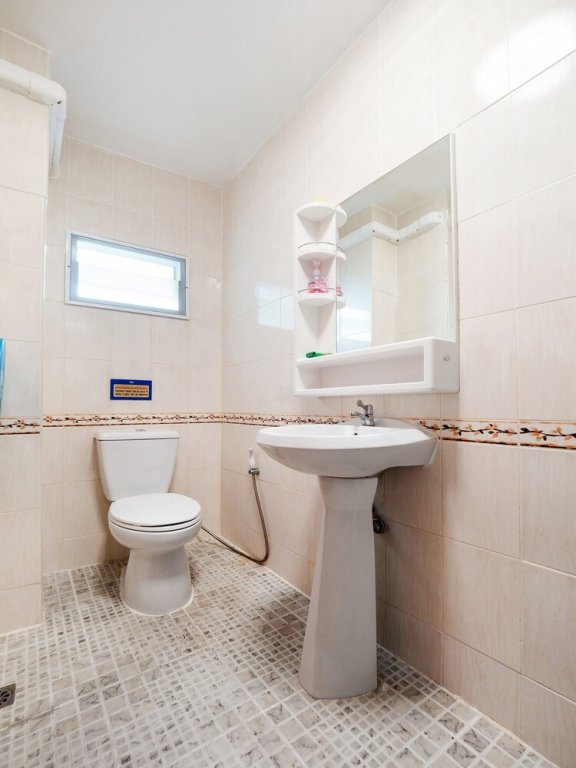 Фото Oyo 75375 Lisa Guesthouse