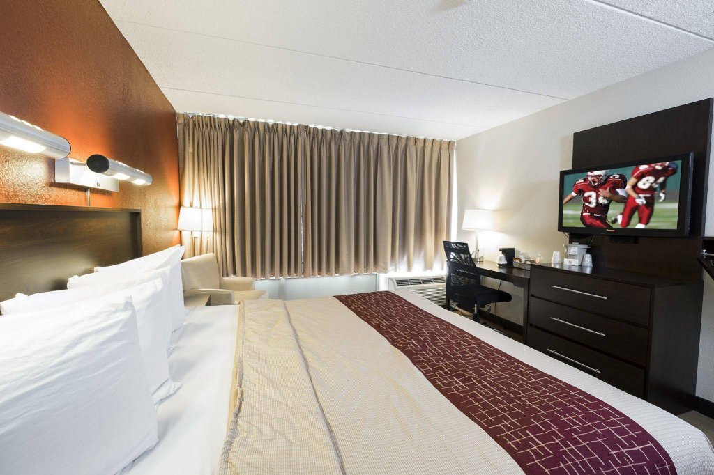 Фото Red Roof Inn Plus+ Austin South