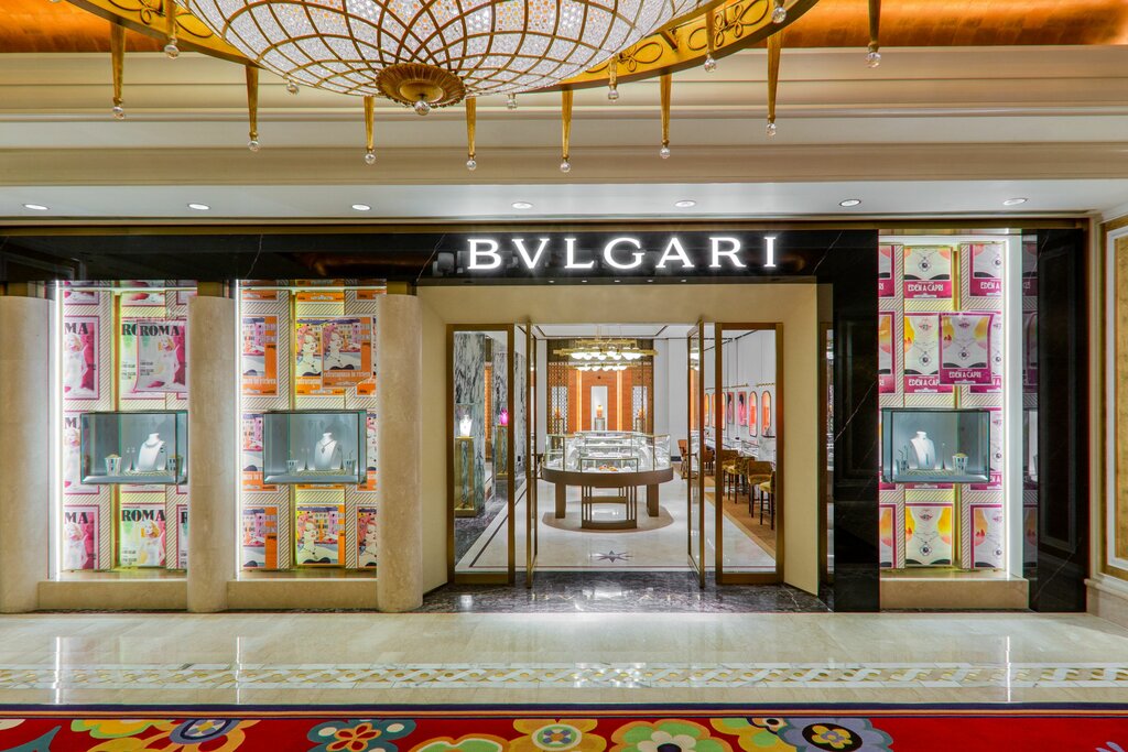 Perfume and cosmetics shop Bvlgari, Macau, photo