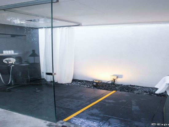 Фото Lloyd's Inn