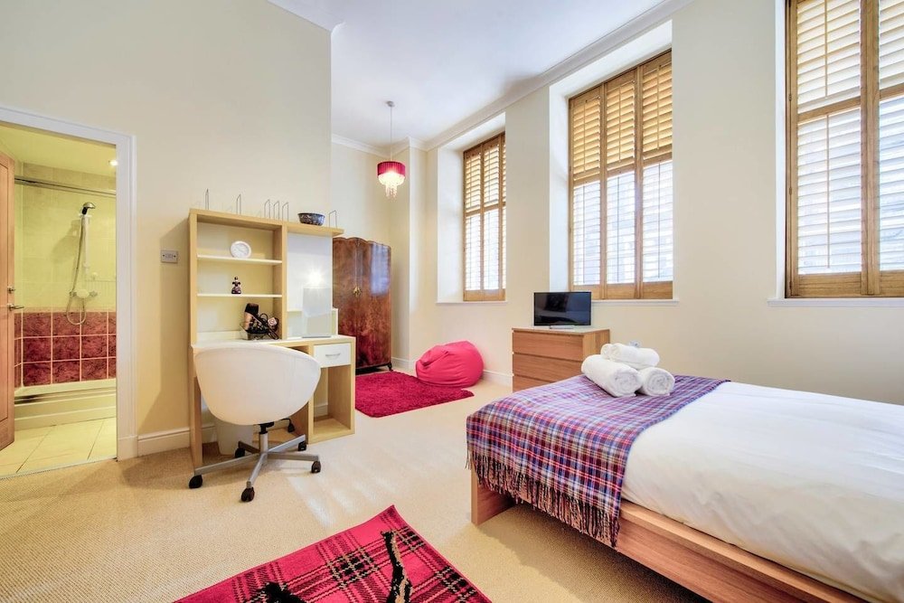 Фото 3bed/3bath Townhouse With Free Parking and Balcony