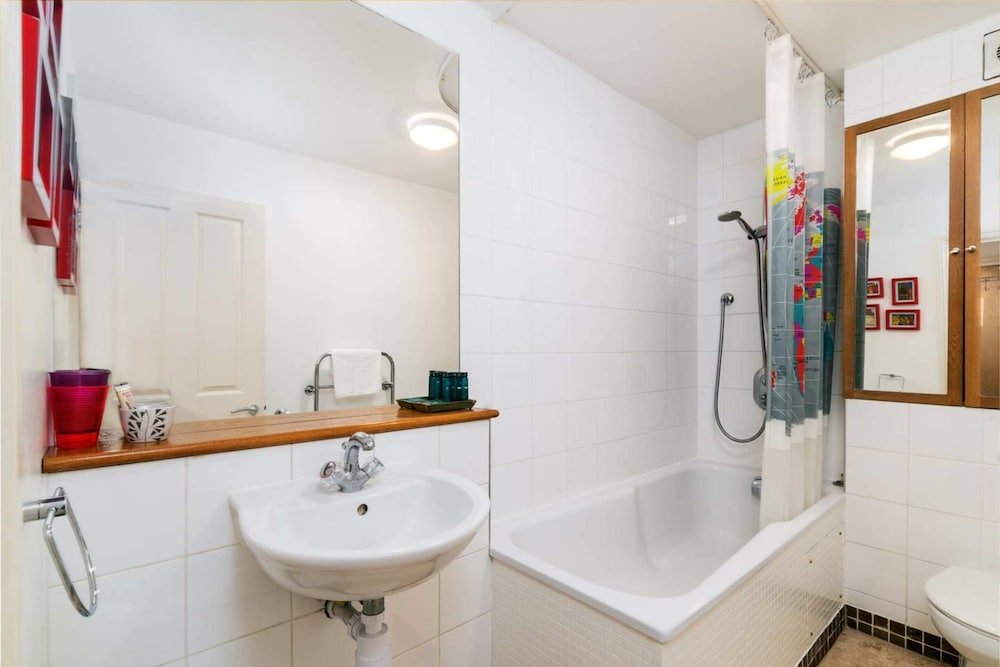 Фото Good Size 2 Bedroom in a Perfect Location