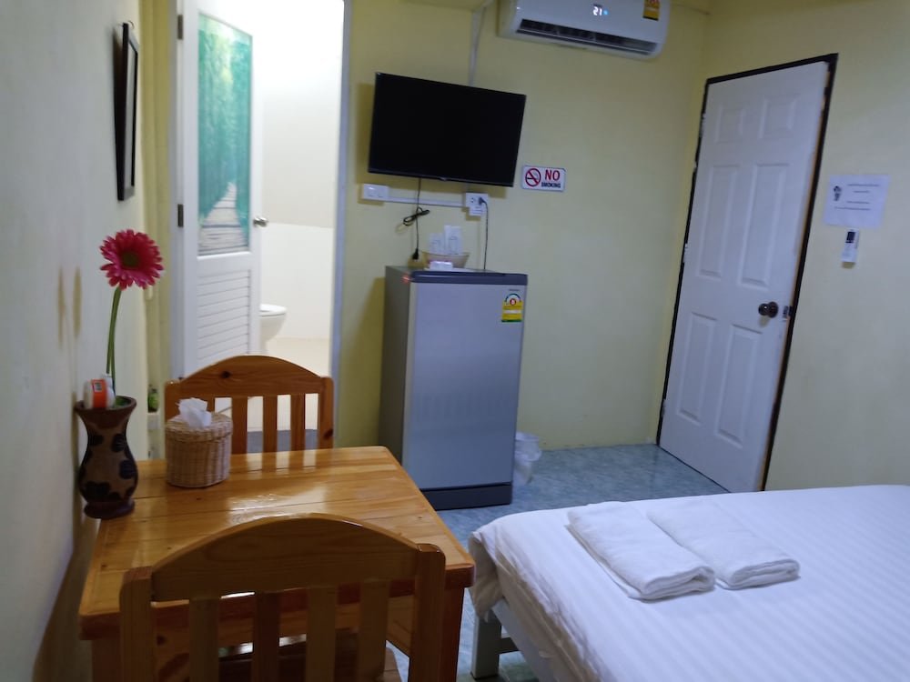 Фото D House Hostel