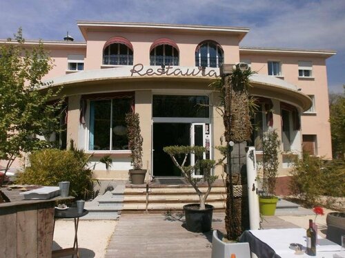 Гостиница Adonis Sanary Grand Hotel des Bains в Санари-сюре-Мер