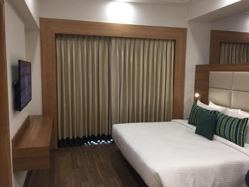 Фото Lemon Tree Hotel, Sector 60, Gurugram