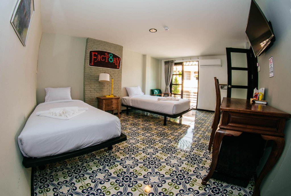 Фото The 8 Factory Hostel Phitsanulok
