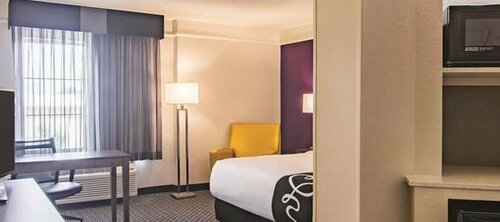 Гостиница La Quinta Inn & Suites by Wyndham Oklahoma City Norman в Нормане