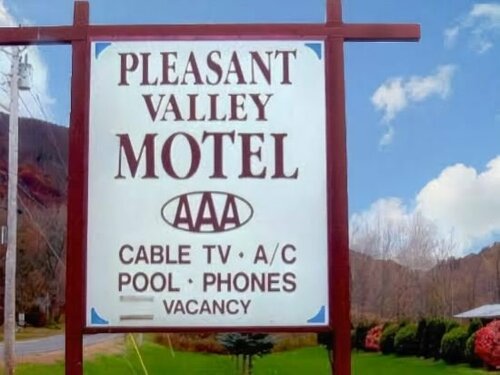 Внешний вид отеля Pleasant Valley Motel West Stockbridge в Уэст-Стокбридже, фото 2
