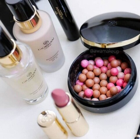 Kokraklari osilgan xotinlarning fotosuratlari