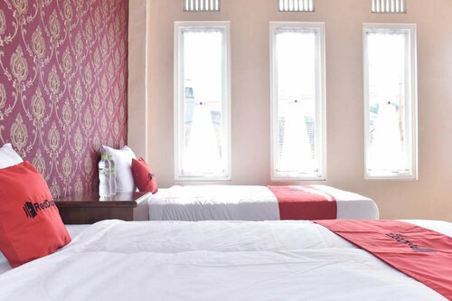 Гостиница RedDoorz Syariah near Batu Night Spectacular