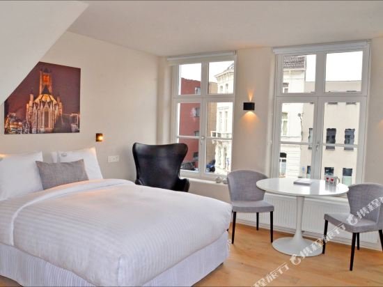 Фото The House of Edward