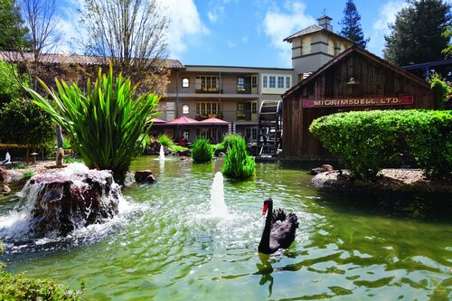 Гостиница Embassy Suites by Hilton Napa Valley в Напе