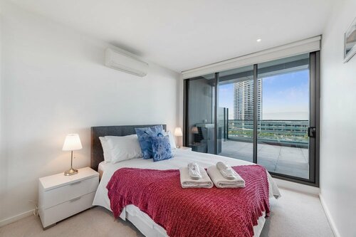 Гостиница Melbourne Lifestyle Apartments - Best Views on Collins в Мельбурне