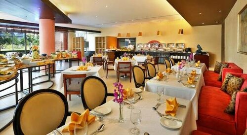 Гостиница City Seasons Suites Dubai в Шардже