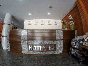 Hotel 82