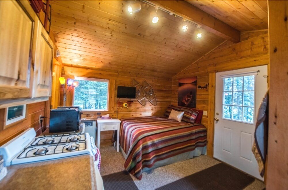 Фото A Cabin by the Pond