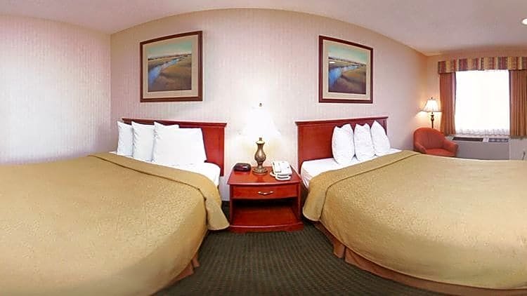 Фото Econo Lodge Inn & Suites Riverside - Corona