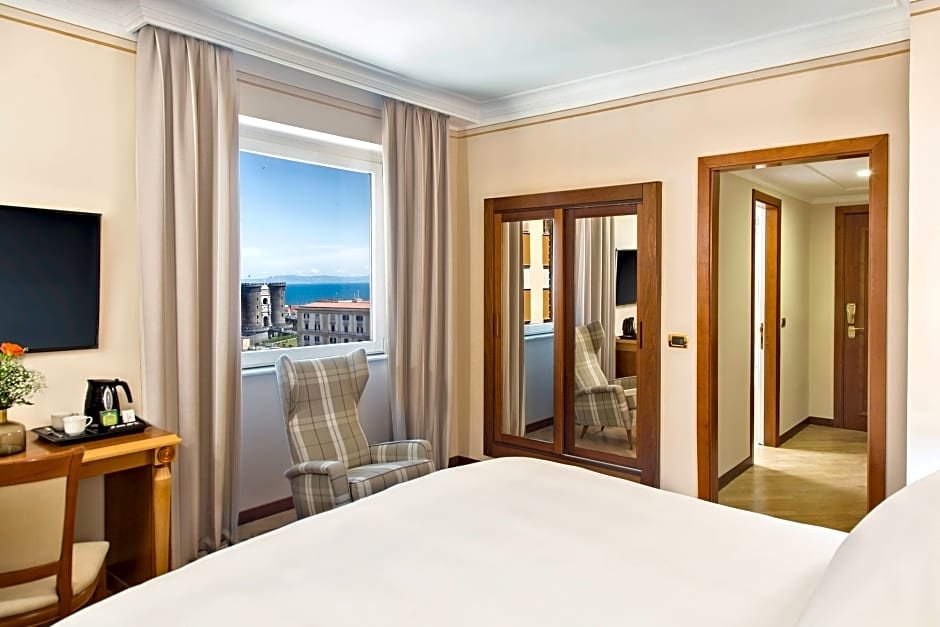 Фото Renaissance Naples Hotel Mediterraneo